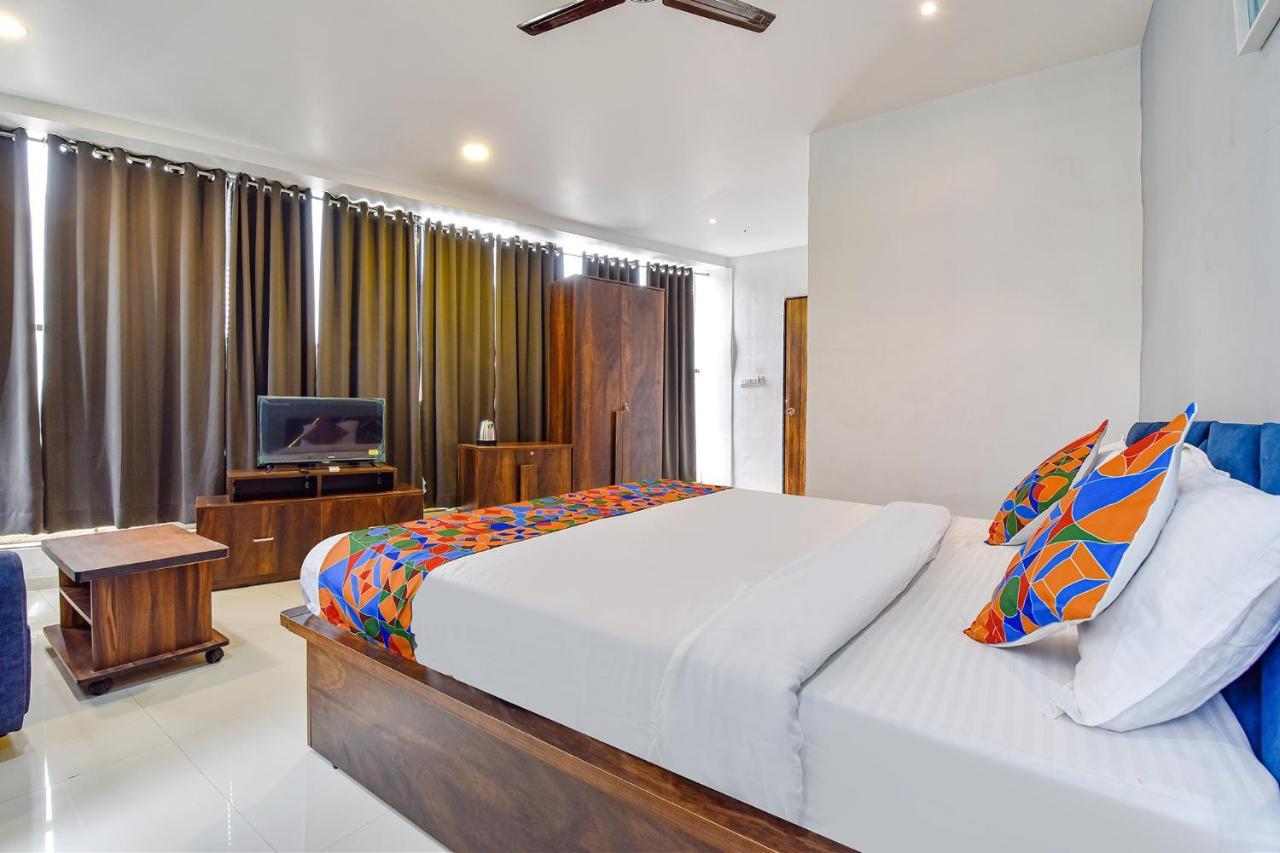 Fabhotel Code Surat Exterior photo