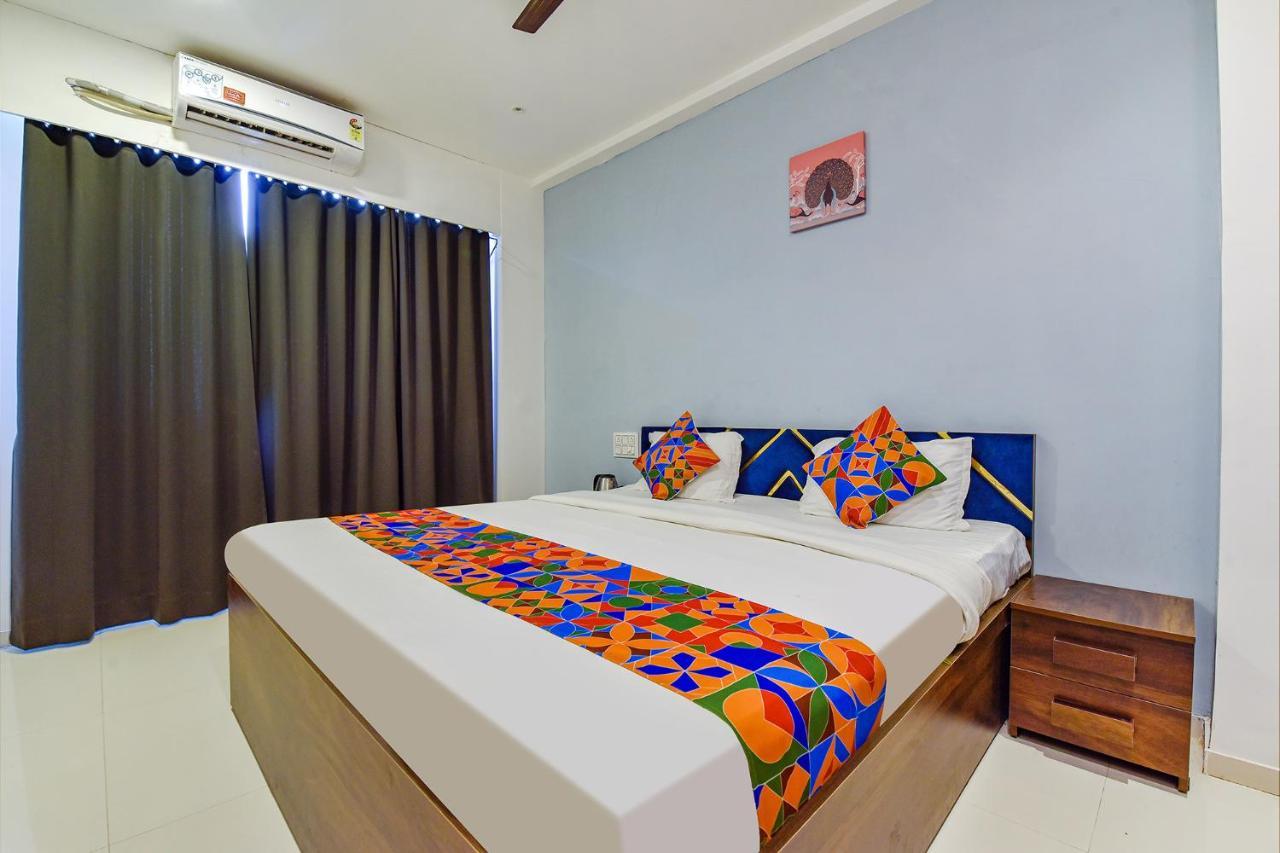 Fabhotel Code Surat Exterior photo